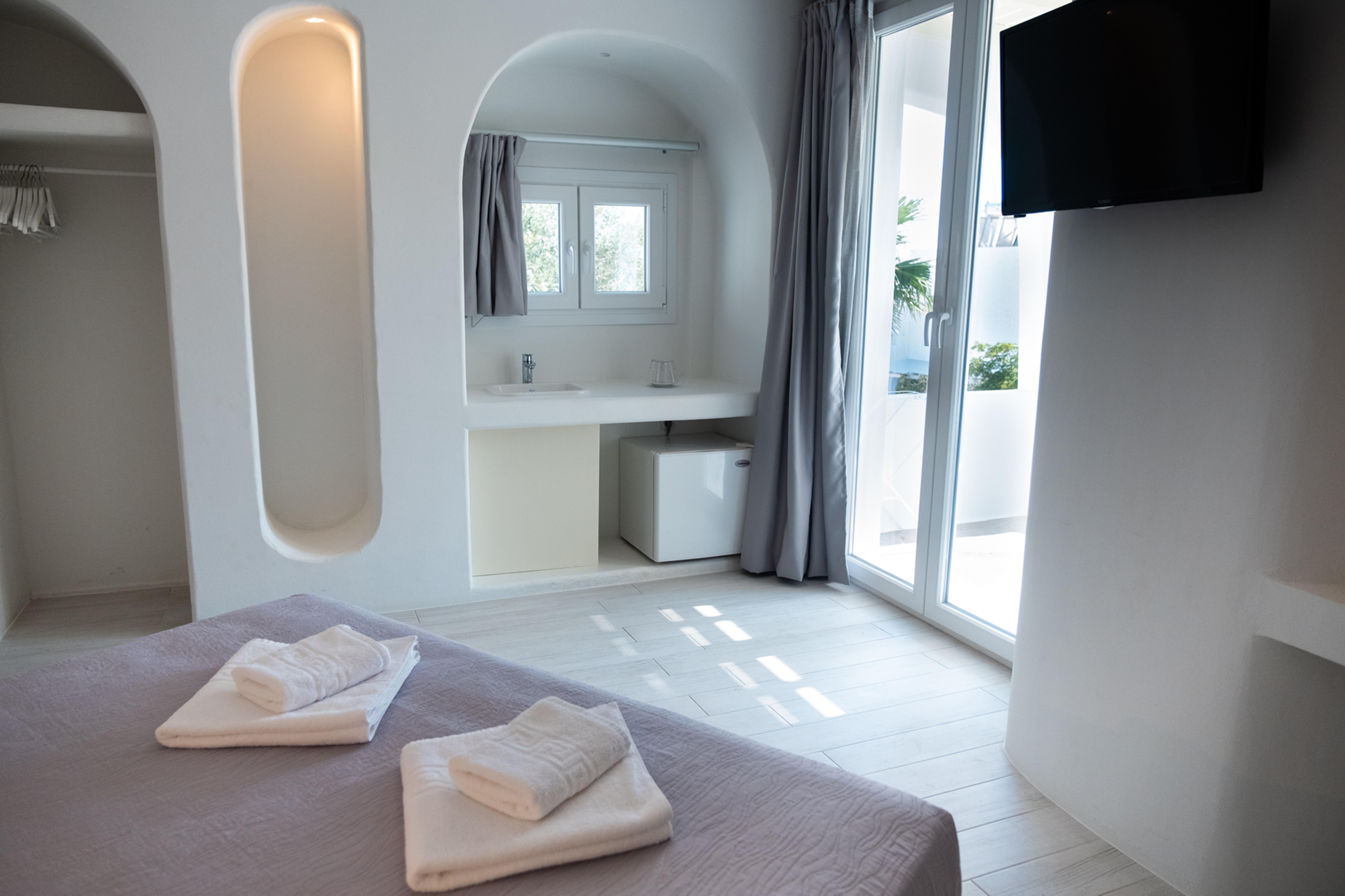 Aloni Hotel & Suites Piso Livadi Exterior photo